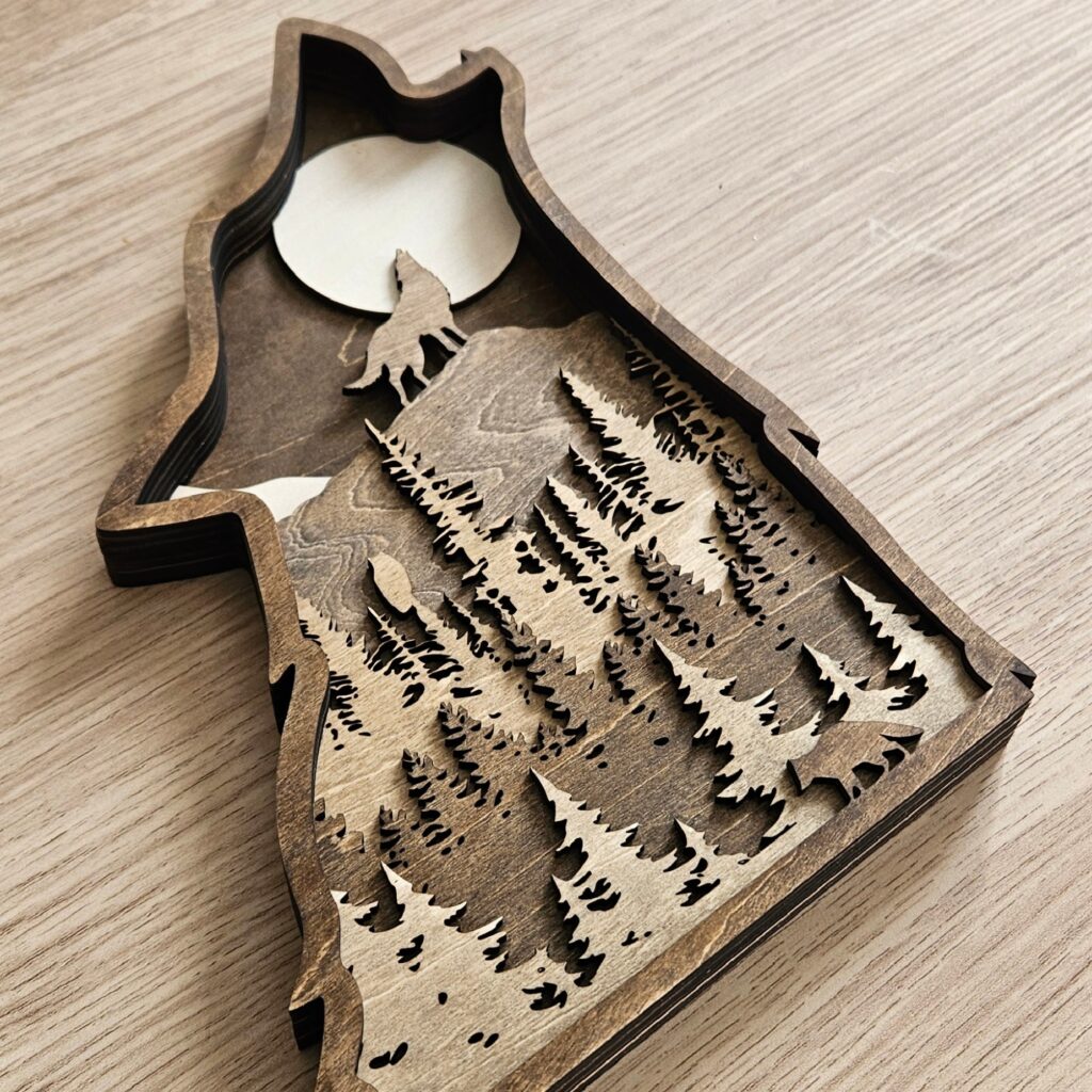 Loup 3D décoratif en bois teinté